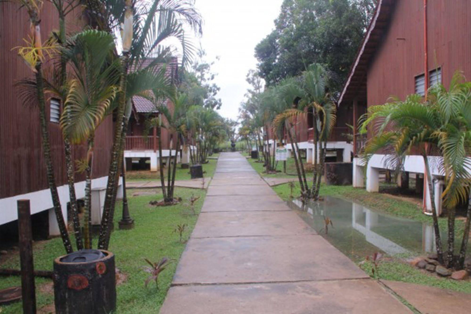 Xcape Resort Taman Negara Kuala Tahan Exterior foto